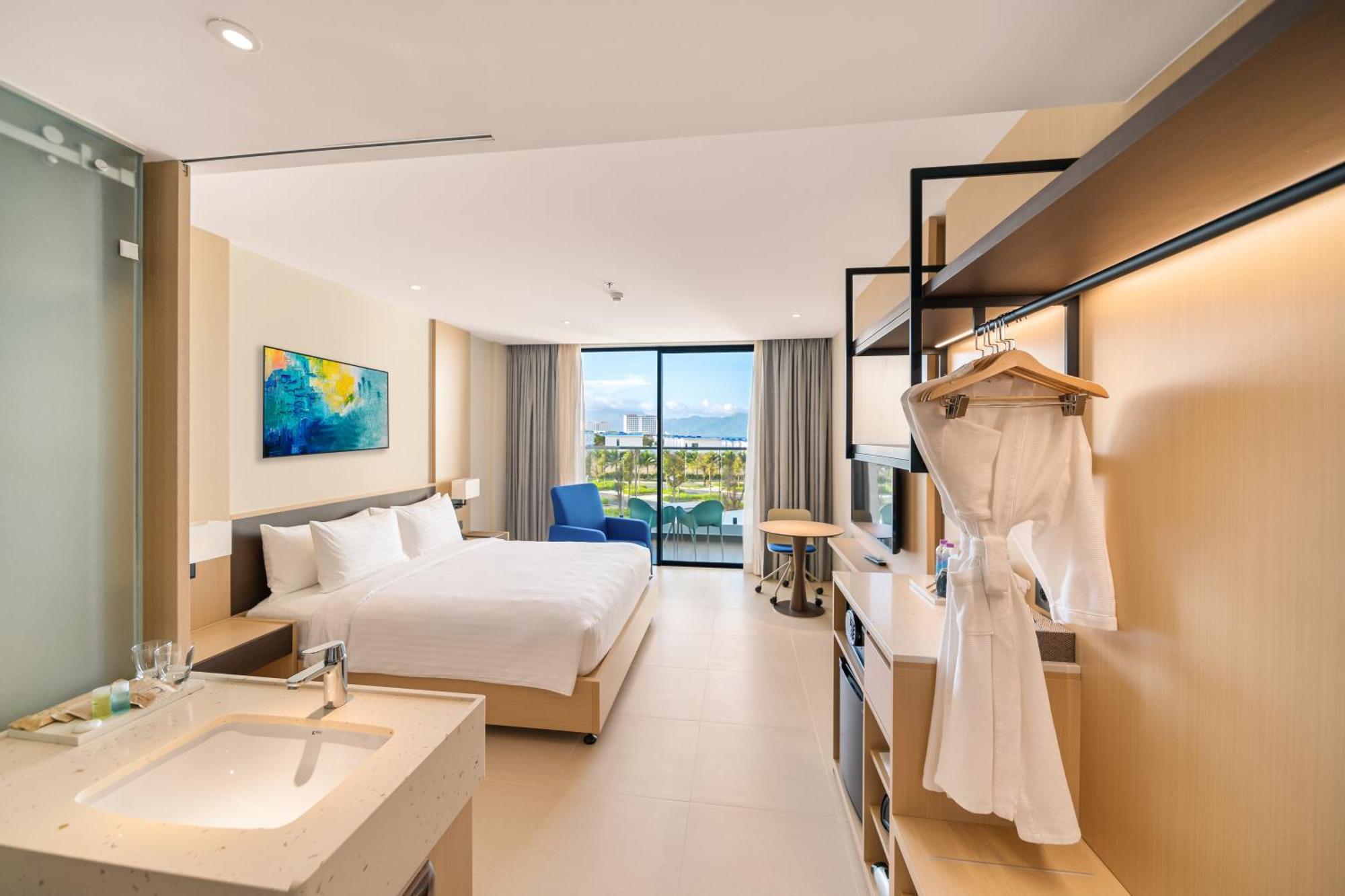 The Empyrean Cam Ranh Beach Resort Экстерьер фото